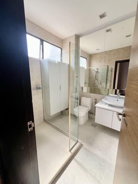 Lor K Telok Kurau, Lor K Telok Kurau, 4 Bedrooms, 3,000 sqft, Terraced House For Rent, by Nancy Tan, 500102283 - Bathroom3 - PropertyGuru.com.sg