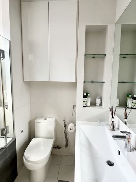 Lor K Telok Kurau, Lor K Telok Kurau, 4 Bedrooms, 3,000 sqft, Terraced House For Rent, by Nancy Tan, 500102283 - Master Bathroom - PropertyGuru.com.sg