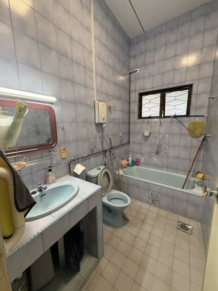 30 toh drive, Toh drive, 5 Bedrooms, 3,500 sqft, Bungalow House For Rent, by Juita Tan, 500102292 - Bathroom - PropertyGuru.com.sg