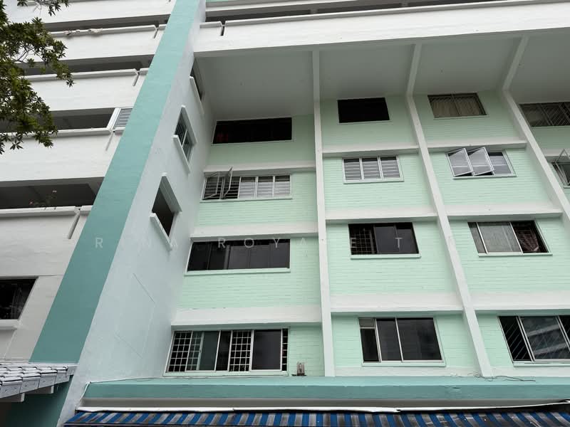 445 Tampines Street 42, 445 Tampines Street 42, 3 Bedrooms, 890 sqft, HDB Flat For Rent, by Rina Royale Tan, 500102296 - Exterior - PropertyGuru.com.sg