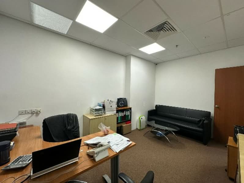221 Henderson Road, Alexandra / Commonwealth, 1,647 sqft, Light Industrial (B1) For Sale, by Ben Chew, 500102305 - Study - CommercialGuru.com.sg
