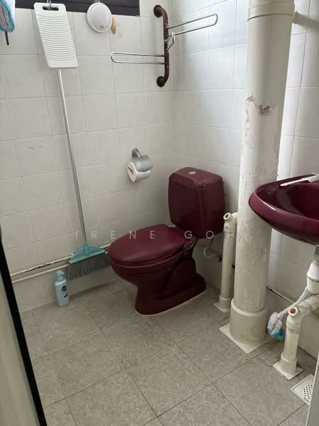 301 Ang Mo Kio Avenue 3, 301 Ang Mo Kio Avenue 3, 2 Bedrooms, 785 sqft, HDB Flat For Sale, by Irene Goh, 500102316 - Bathroom - PropertyGuru.com.sg