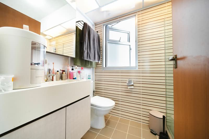 443A Bukit Batok West Avenue 8, 443A Bukit Batok West Avenue 8, 3 Bedrooms, 1,209 sqft, HDB Flat For Sale, by Zane Tan, 500102319 - Bathroom - PropertyGuru.com.sg