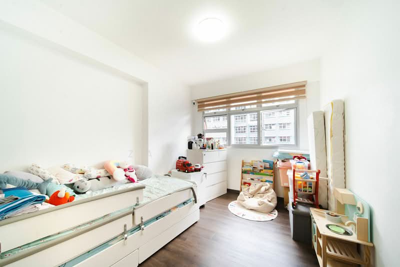 443A Bukit Batok West Avenue 8, 443A Bukit Batok West Avenue 8, 3 Bedrooms, 1,209 sqft, HDB Flat For Sale, by Zane Tan, 500102319 - Bedroom - PropertyGuru.com.sg