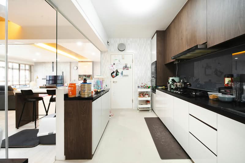 443A Bukit Batok West Avenue 8, 443A Bukit Batok West Avenue 8, 3 Bedrooms, 1,209 sqft, HDB Flat For Sale, by Zane Tan, 500102319 - Kitchen - PropertyGuru.com.sg