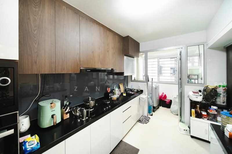 443A Bukit Batok West Avenue 8, 443A Bukit Batok West Avenue 8, 3 Bedrooms, 1,209 sqft, HDB Flat For Sale, by Zane Tan, 500102319 - Kitchen - PropertyGuru.com.sg