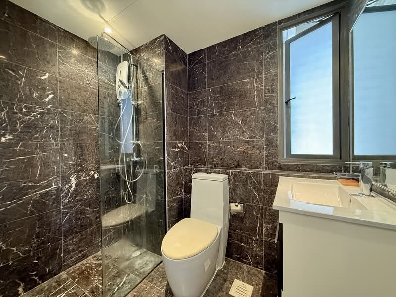 Attitude @ Kim Yam, 1 Kim Yam Road, Studio, 355 sqft, Condominium For Rent, by Harold Ho, 500102321 - Bathroom - PropertyGuru.com.sg