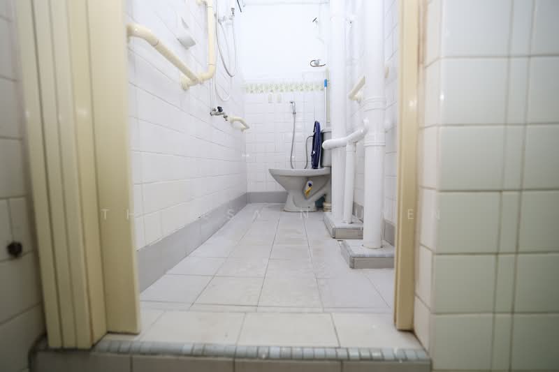 19 Balam Road, 19 Balam Road, 2 Bedrooms, 646 sqft, HDB Flat For Sale, by Theresa Nguyen, 500102327 - Bathroom - PropertyGuru.com.sg