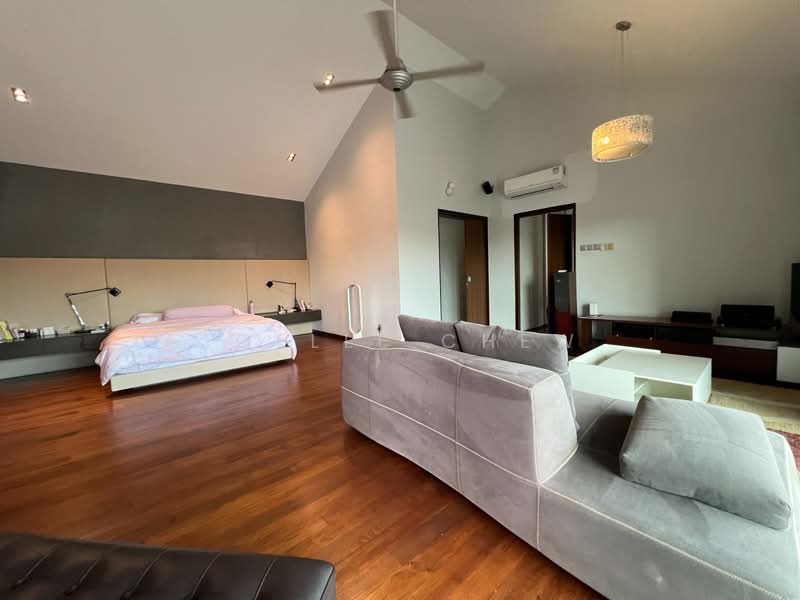 Toh Estate, Toh Drive, 5 Bedrooms, 4,400 sqft, Detached House For Sale, by Joelle Chew, 500102328 - Master Bedroom - PropertyGuru.com.sg