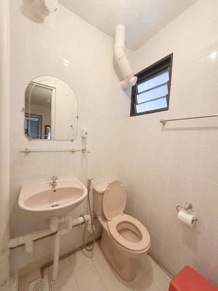 16 Teck Whye Lane, 16 Teck Whye Lane, 2 Bedrooms, 721 sqft, HDB Flat For Sale, by Jia Qi Lee, 500102331 - Bathroom - PropertyGuru.com.sg