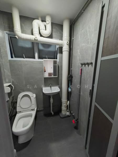 402 Woodlands Street 41, 402 Woodlands Street 41, Studio, 400 sqft, HDB Flat For Rent, by Sandy Koh, 500102332 - Bathroom - PropertyGuru.com.sg