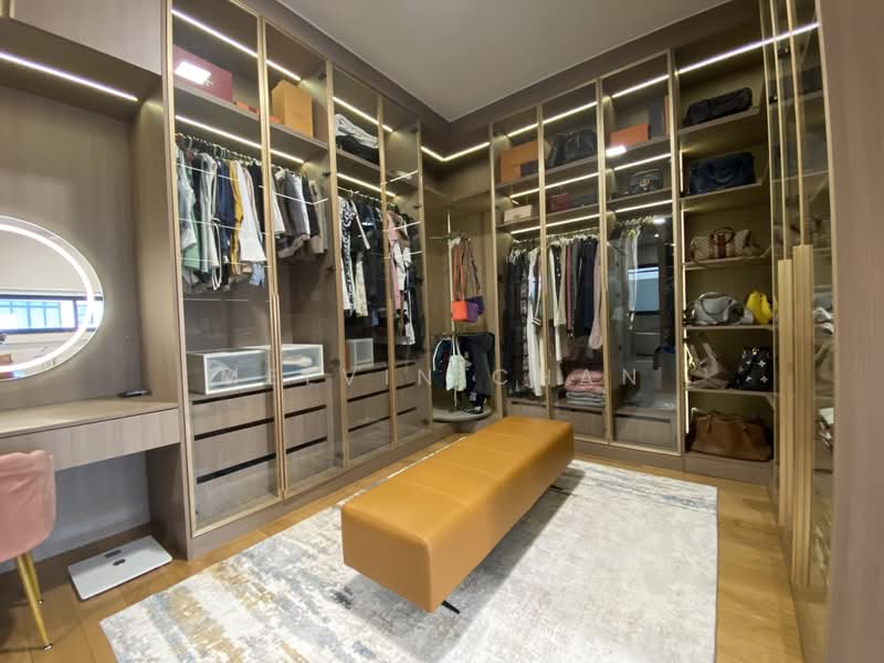 chartwell, Chartwell Drive, 7 Bedrooms, 9,678 sqft, Semi-Detached House For Sale, by Melvin Chan, 500102334 - Master Walk-in - PropertyGuru.com.sg