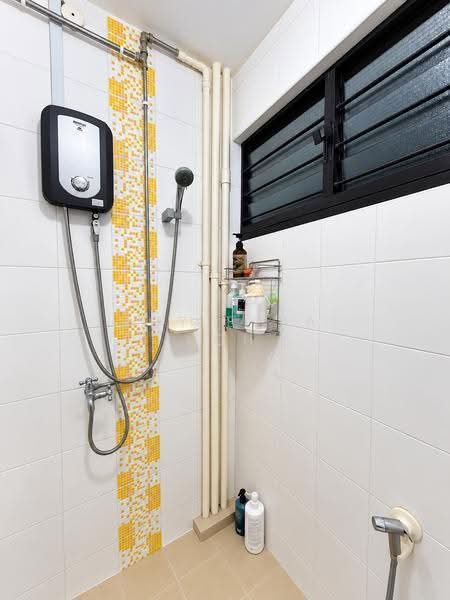 412 Hougang Avenue 10, 412 Hougang Avenue 10, Hougang / Punggol / Sengkang, Room Rental, 100 sqft, HDB Flat For Rent, by Roy Ezra Koh, 500102337 - Bathroom - PropertyGuru.com.sg
