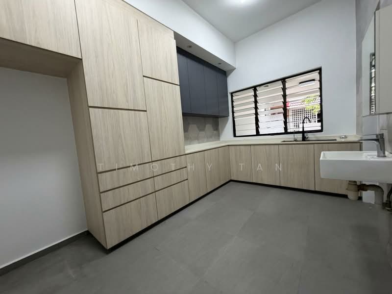 3 BEDROOM PLUS HELPER INTER-TERRACE NEAR BARTLEY MRT FOR RENT, Jalan Bunga Rampai, Bunga Rampai Place, Upper Paya Lebar Road, 3 Bedrooms, 2,156 sqft, Terraced House For Rent, by Timothy Tan, 500102340 - Kitchen - PropertyGuru.com.sg