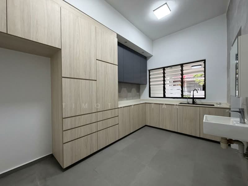 3 BEDROOM PLUS HELPER INTER-TERRACE NEAR BARTLEY MRT FOR RENT, Jalan Bunga Rampai, Bunga Rampai Place, Upper Paya Lebar Road, 3 Bedrooms, 2,156 sqft, Terraced House For Rent, by Timothy Tan, 500102340 - Kitchen - PropertyGuru.com.sg