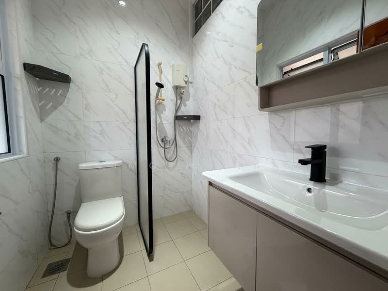 Renovated Inter Terrace Near Bartley MRT for Rent, Jalan Bunga Rampai, Bunga Rampai Place, Upper Paya Lebar Road, 4 Bedrooms, 2,450 sqft, Terraced House For Rent, by Timothy Tan, 500102340 - Bathroom - PropertyGuru.com.sg