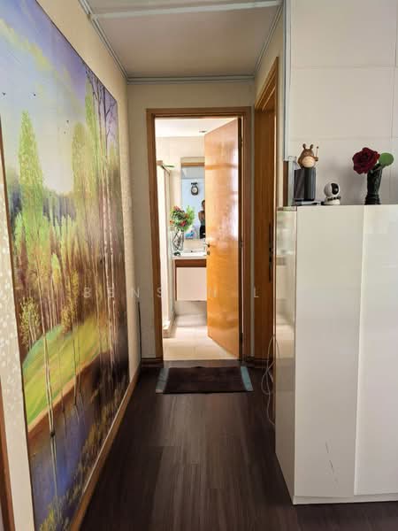 The Lakeshore, 31 Jurong West Street 41, Room Rental, 120 sqft, Condominium For Rent, by Benson Liu, 500102348 - Corridor - PropertyGuru.com.sg