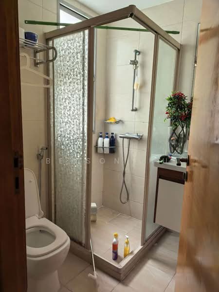 The Lakeshore, 31 Jurong West Street 41, Room Rental, 120 sqft, Condominium For Rent, by Benson Liu, 500102348 - Bathroom - PropertyGuru.com.sg