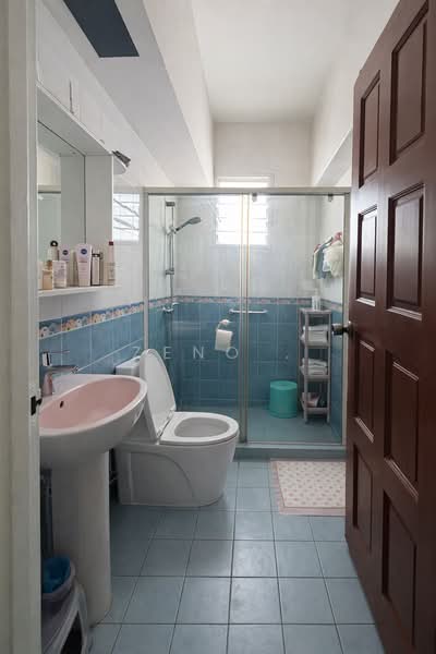 412A Fernvale Link, 412A Fernvale Link, 3 Bedrooms, 1,022 sqft, HDB Flat For Sale, by Zeno ., 500102349 - Bathroom - PropertyGuru.com.sg