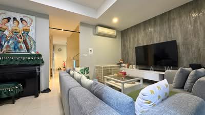 For Sale - ⭐️⭐️LANDED7772@ Move In Conditions Lotus Ville 3.5sty Strata Terrace