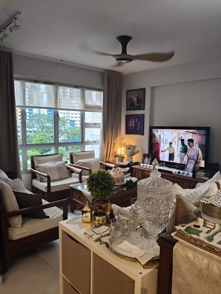 363B Sembawang Crescent, 363B Sembawang Crescent, Room Rental, 150 sqft, HDB Flat For Rent, by Jay Low, 500102373 - Living Room - PropertyGuru.com.sg