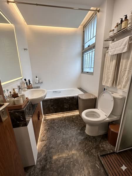 Cheap Freehold! Value Buy!, , 3 Bedrooms, 1,410 sqft, Apartment For Sale, by Ken Chen, 500102375 - Bathroom - PropertyGuru.com.sg
