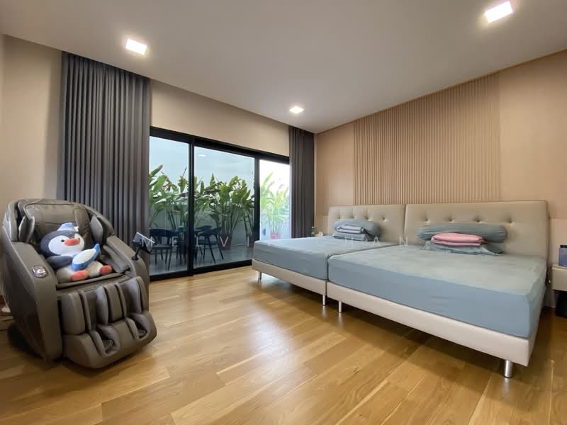 Like new Semi-D that rivals Detached-class, , 7 Bedrooms, 9,678 sqft, Semi-Detached House For Sale, by Melvin Chan, 500102376 - PropertyGuru.com.sg