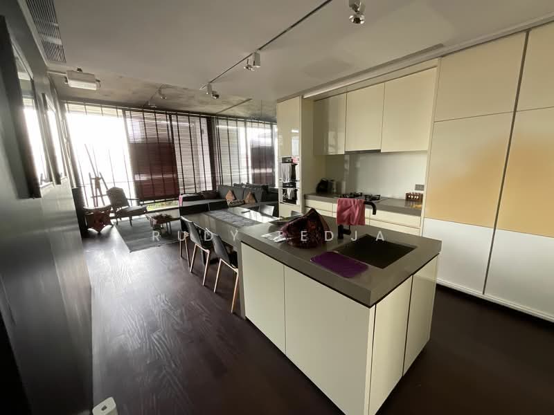 Martin No 38, 38 Martin Road, 2 Bedrooms, 1,130 sqft, Apartment For Sale, by Rudy Tedja, 500102382 - Living Room - PropertyGuru.com.sg