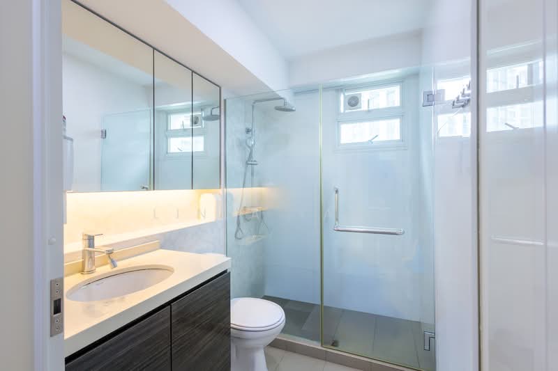 669A Edgefield Plains, 669A Edgefield Plains, 3 Bedrooms, 1,206 sqft, HDB Flat For Sale, by Linda Yang, 500102389 - Bathroom - PropertyGuru.com.sg