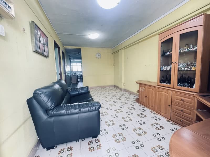69 Lorong 4 Toa Payoh, 69 Lorong 4 Toa Payoh, 2 Bedrooms, 667 sqft, HDB Flat For Sale, by Ernest Lim, 500102393 - Living Room - PropertyGuru.com.sg