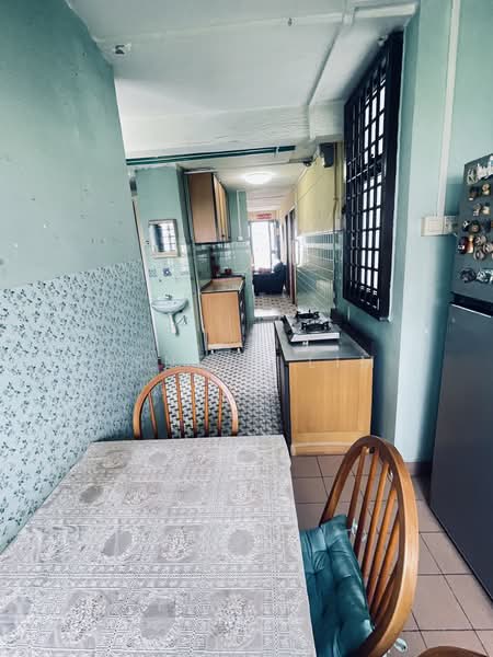 69 Lorong 4 Toa Payoh, 69 Lorong 4 Toa Payoh, 2 Bedrooms, 667 sqft, HDB Flat For Sale, by Ernest Lim, 500102393 - Kitchen - PropertyGuru.com.sg