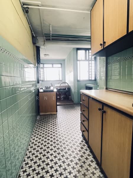 69 Lorong 4 Toa Payoh, 69 Lorong 4 Toa Payoh, 2 Bedrooms, 667 sqft, HDB Flat For Sale, by Ernest Lim, 500102393 - Kitchen - PropertyGuru.com.sg