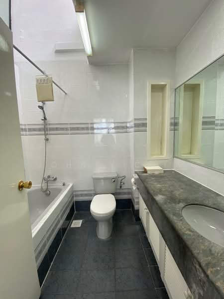 Siglap Center, 55 Siglap Road, 3 Bedrooms, 1,290 sqft, Apartment For Rent, by Johnny Chia, 500102406 - Bathroom - PropertyGuru.com.sg