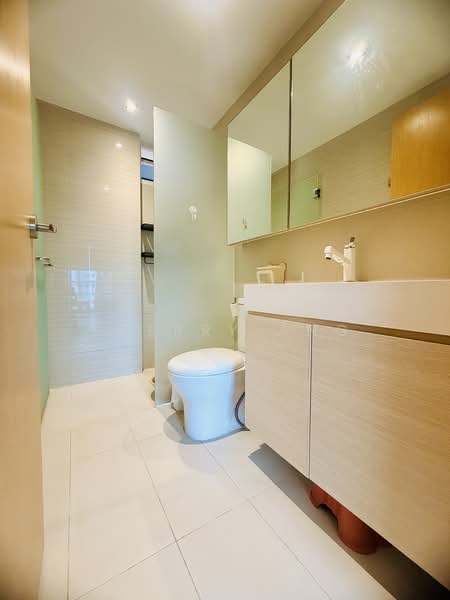 The Tampines Trilliant, 21 Tampines Central 7, 3 Bedrooms, 872 sqft, Executive Condominium For Rent, by Sherry Ang, 500102410 - Bathroom - PropertyGuru.com.sg