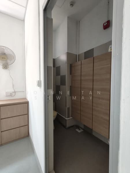 The Splendour, 31 Bukit Batok Crescent, 1,000 sqft, Light Industrial (B1) For Rent, by Joanne Tan Siew May, 500102411 - Bathroom - CommercialGuru.com.sg