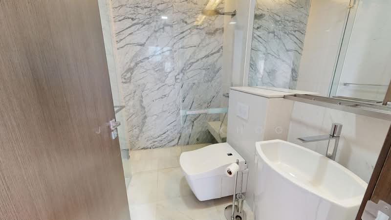 The Scotts Tower, 38 Scotts Road, 2 Bedrooms, 840 sqft, Condominium For Sale, by Joseph Khoo, 500102425 - Bathroom - PropertyGuru.com.sg