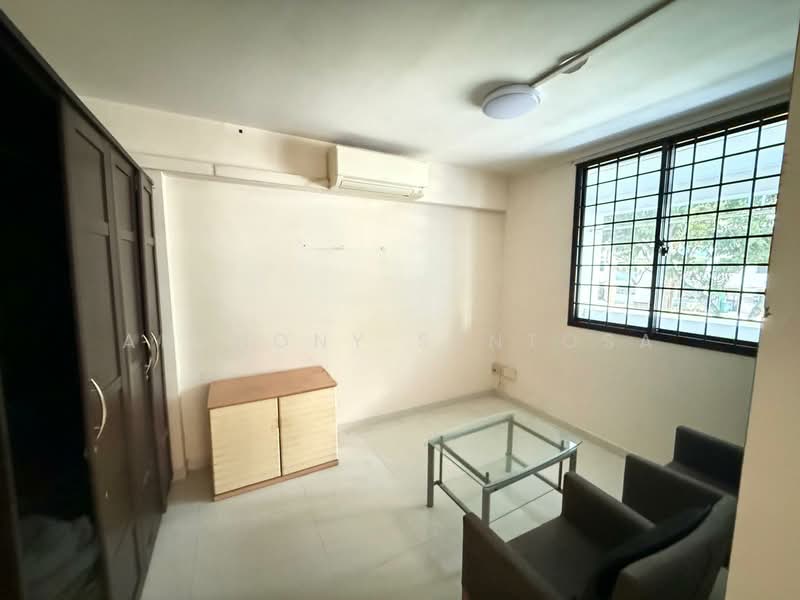 118 Lorong 1 Toa Payoh, 118 Lorong 1 Toa Payoh, 2 Bedrooms, 700 sqft, HDB Flat For Sale, by Anthony Sentosa, 500102436 - Living Room - PropertyGuru.com.sg