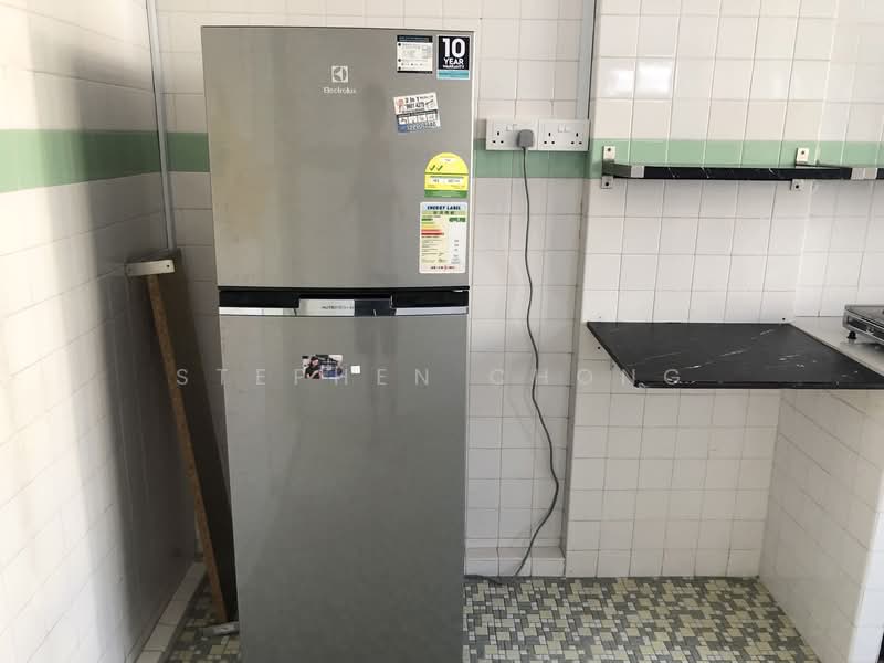 74 Bedok North Road, 74 Bedok North Road, 4 Bedrooms, 1,389 sqft, HDB Flat For Sale, by Stephen Chong, 500102437 - Kitchen (Corridor Unit) - PropertyGuru.com.sg