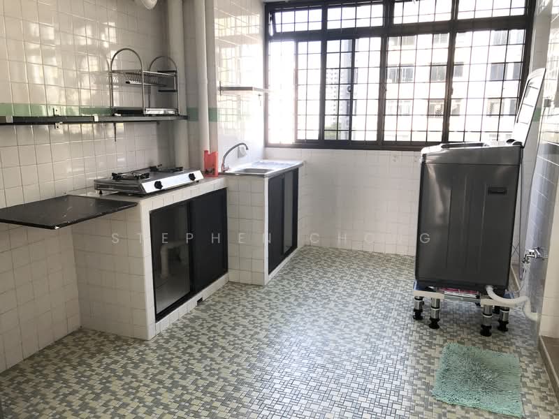 74 Bedok North Road, 74 Bedok North Road, 4 Bedrooms, 1,389 sqft, HDB Flat For Sale, by Stephen Chong, 500102437 - Kitchen (Corridor Unit) - PropertyGuru.com.sg