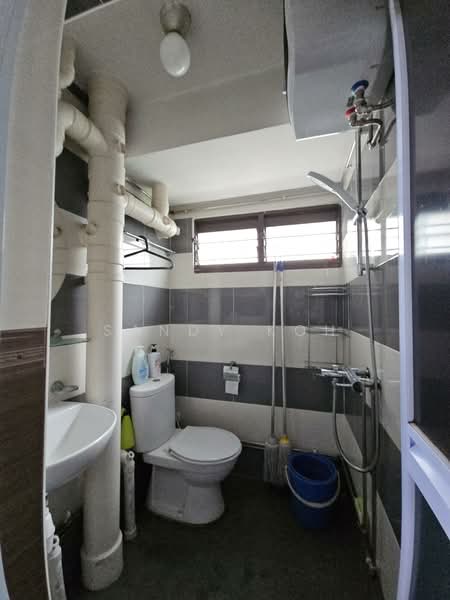 34 Marsiling Drive, 34 Marsiling Drive, 3 Bedrooms, 1,055 sqft, HDB Flat For Rent, by Sandy Koh, 500102442 - Bathroom - PropertyGuru.com.sg