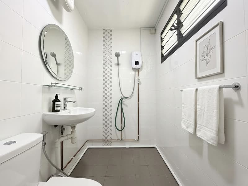 231 Serangoon Avenue 3, 231 Serangoon Avenue 3, 3 Bedrooms, 1,119 sqft, HDB Flat For Sale, by Fai Muni, 500102448 - Bathroom - PropertyGuru.com.sg