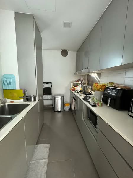 The Esta, Amber Gardens, 4 Bedrooms, 1,464 sqft, Condominium For Sale, by Karen Tan, 500102451 - Kitchen - PropertyGuru.com.sg