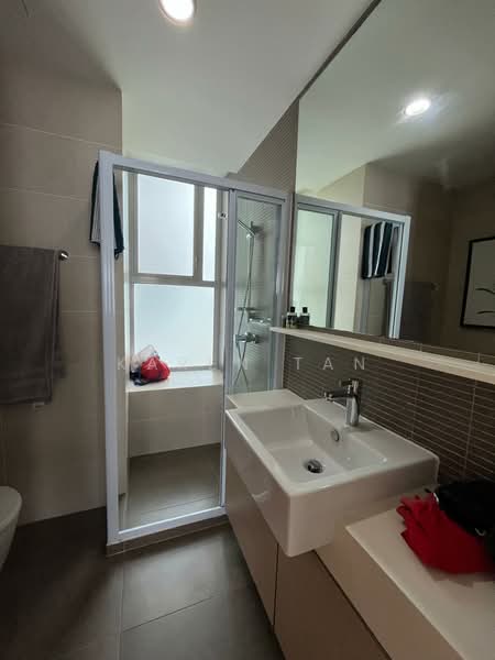 The Esta, Amber Gardens, 4 Bedrooms, 1,464 sqft, Condominium For Sale, by Karen Tan, 500102451 - Bathroom - PropertyGuru.com.sg