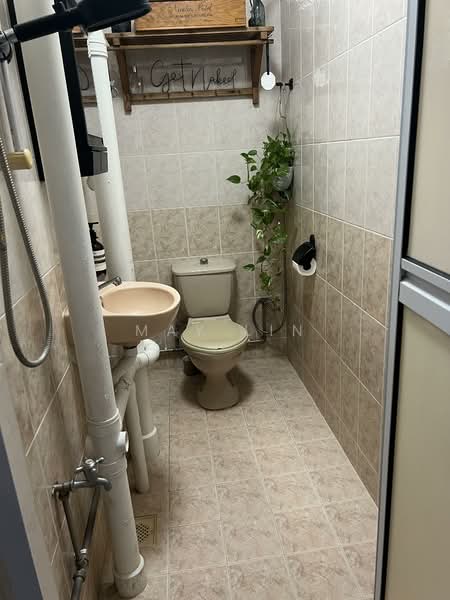 349 Tampines Street 33, 349 Tampines Street 33, 3 Bedrooms, 1,300 sqft, HDB Flat For Rent, by May Lin, 500102468 - Bathroom - PropertyGuru.com.sg