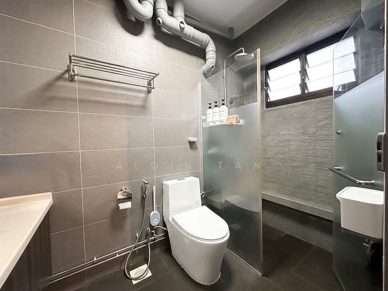 680A Jurong West Central 1, 680A Jurong West Central 1, 4 Bedrooms, 1,442 sqft, HDB Flat For Sale, by Algin Tan, 500102478 - Bathroom - PropertyGuru.com.sg