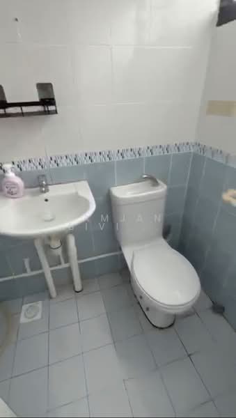 310 Bukit Batok Street 32, 310 Bukit Batok Street 32, 1 Bedroom, 600 sqft, HDB Flat For Rent, by Ramjan Bivi A Yacub Begum, 500102484 - Bathroom - PropertyGuru.com.sg
