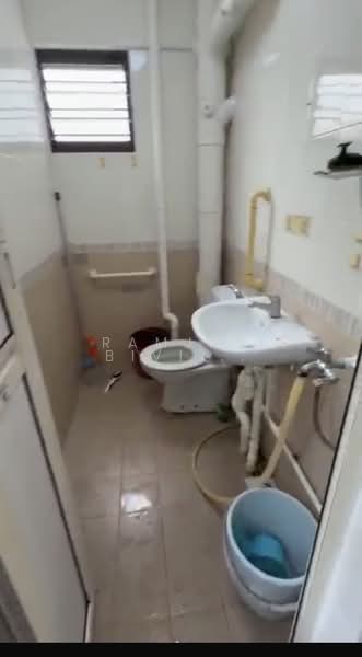 310 Bukit Batok Street 32, 310 Bukit Batok Street 32, 1 Bedroom, 600 sqft, HDB Flat For Rent, by Ramjan Bivi A Yacub Begum, 500102484 - Bathroom - PropertyGuru.com.sg