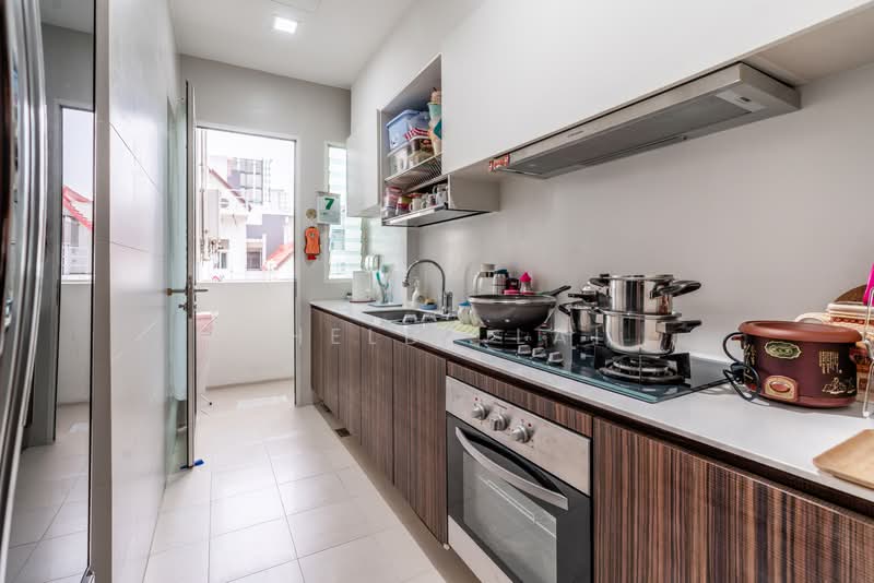 Vacanza @ East, 36 Lengkong Tujoh, 2 Bedrooms, 1,410 sqft, Condominium For Sale, by Shelby Lai, 500102514 - Kitchen - PropertyGuru.com.sg