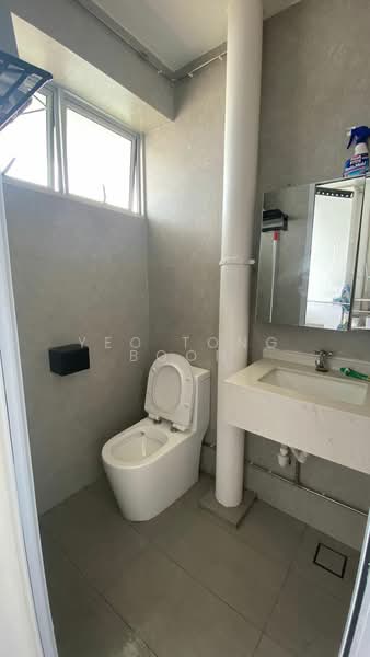 907 Jurong West Street 91, 907 Jurong West Street 91, 3 Bedrooms, 1,163 sqft, HDB Flat For Sale, by Yeo Tong Boon, 500102516 - Bathroom - PropertyGuru.com.sg