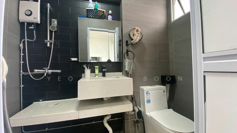 907 Jurong West Street 91, 907 Jurong West Street 91, 3 Bedrooms, 1,163 sqft, HDB Flat For Sale, by Yeo Tong Boon, 500102516 - Bathroom - PropertyGuru.com.sg